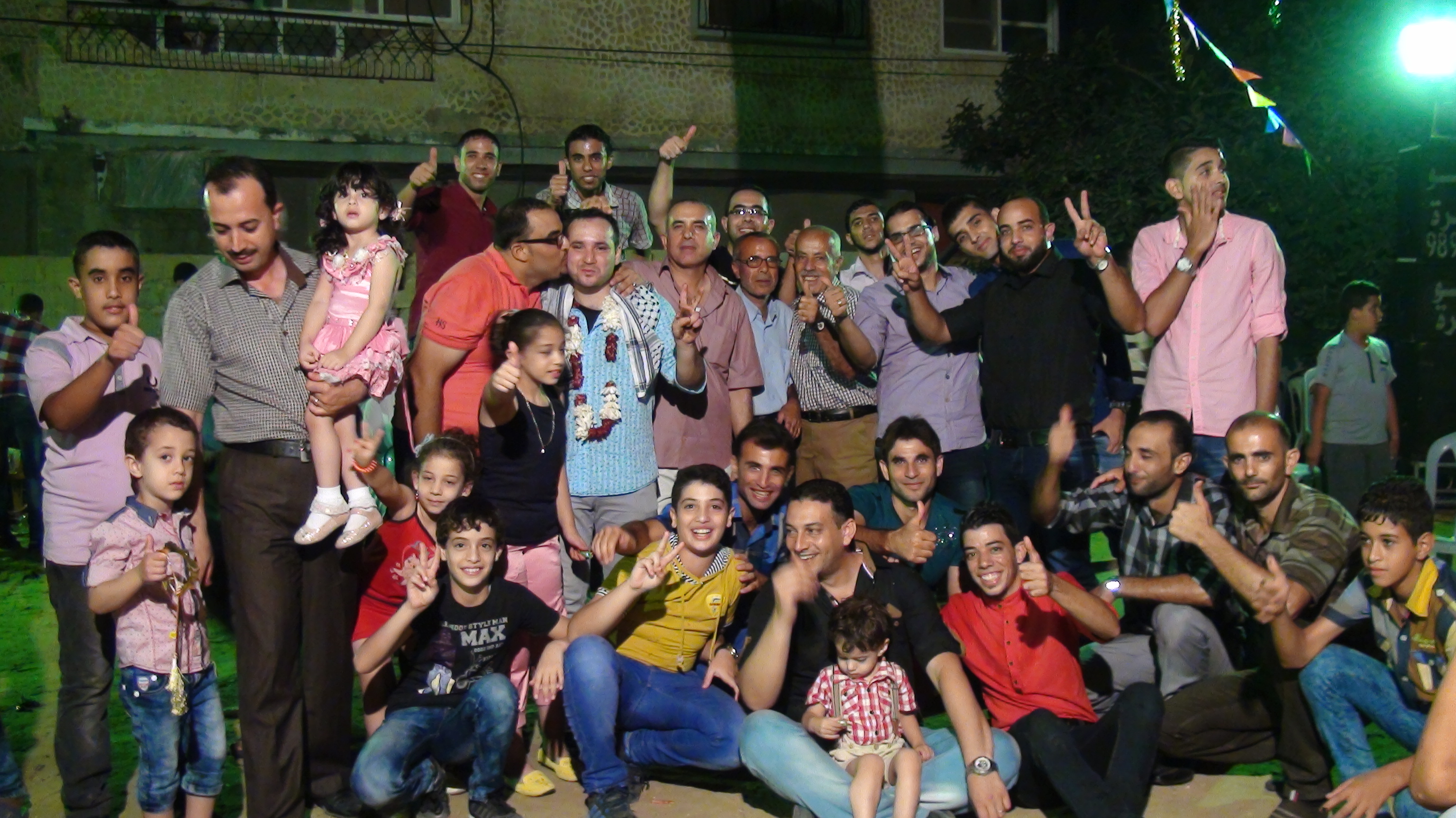 صورة عائلية في نهاية حفلة العريس (حفلة الشباب)